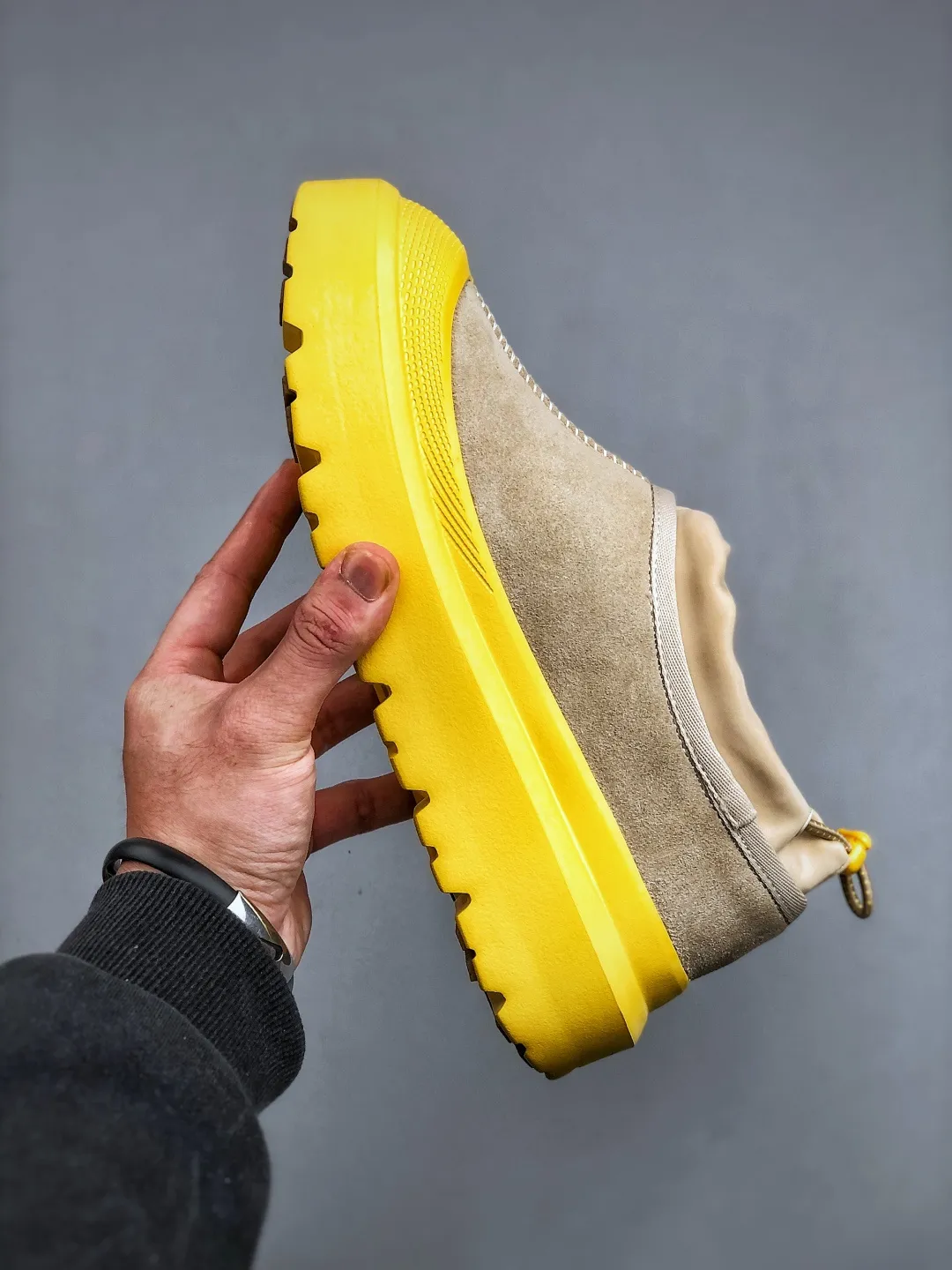 Local self-pickup 💰560 supports store delivery. Same style as Wang Yibo, the latest official revision and new style! The platform is exclusively for foreign trade UGG Tasman GTX winter neutral small potato snow shoes 1172790 Produced by the ten-year-old brand shoemaking factory production line. Pay attention to every detail. Longfeng A-grade genuine sheep fur is integrated. Created in full compliance with the ZP process. Size: 37-45
